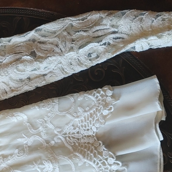 3/$40 BKE Boutique Lace Blouse Size Med - Picture 7 of 12